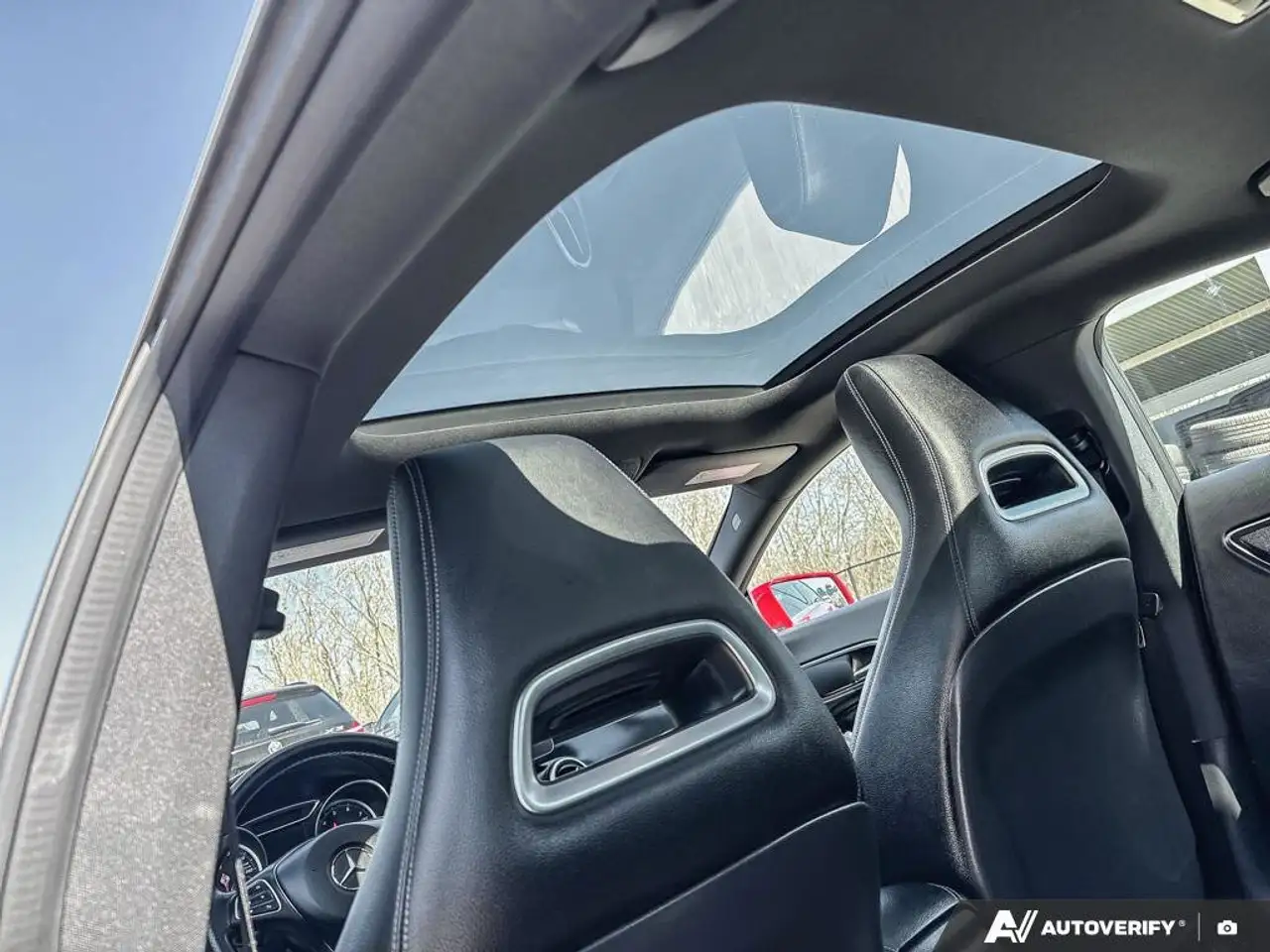 Mercedes-Benz CLA снимка Mercedes-Benz CLA