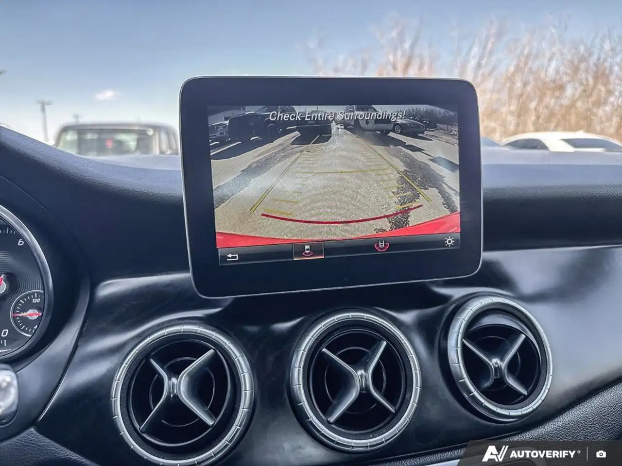 Mercedes-Benz CLA снимка Mercedes-Benz CLA