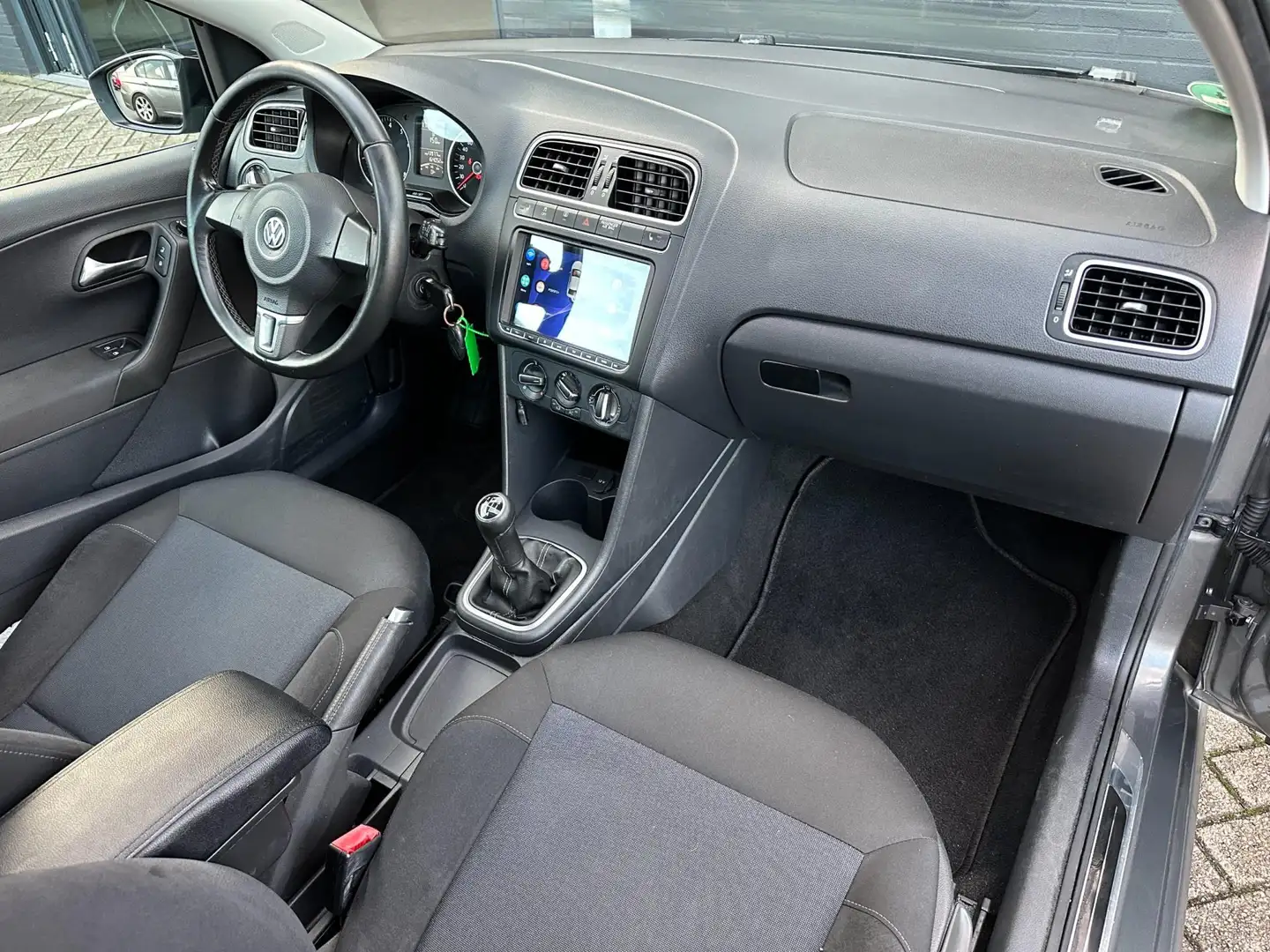 Volkswagen Polo 1.2 Easyline/STOELVERWARMING/PANO-DAK/NAVI/NETEE S Grijs - 2