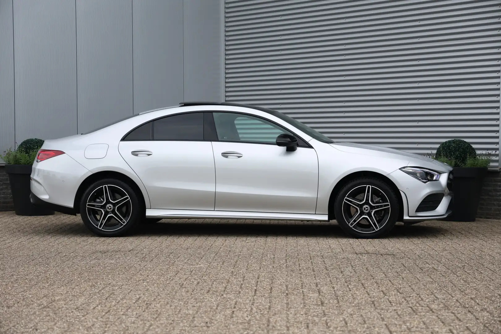 Mercedes-Benz CLA 250 e AMG Night Edition NAP|Pano|360cam|Head up|Sfeerv Gris - 2