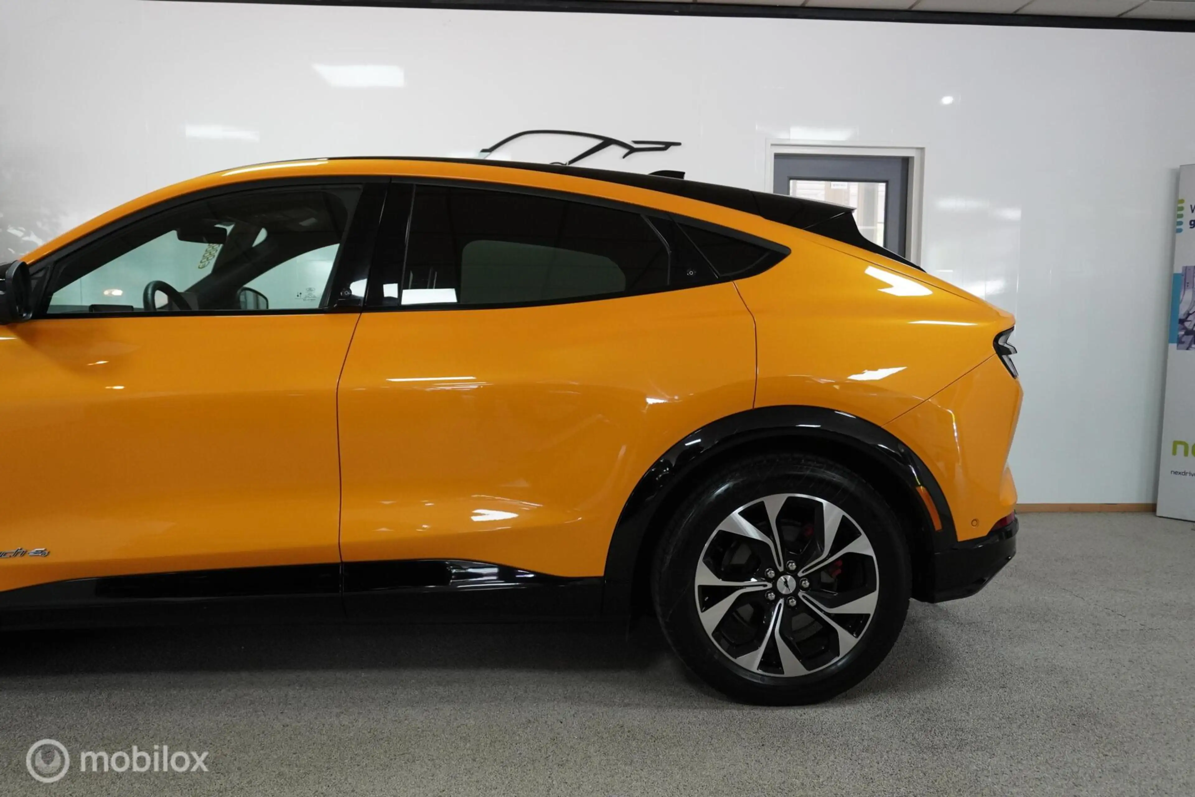 Ford Mustang Mach-E Premium AWD 75 kWh — photo 14