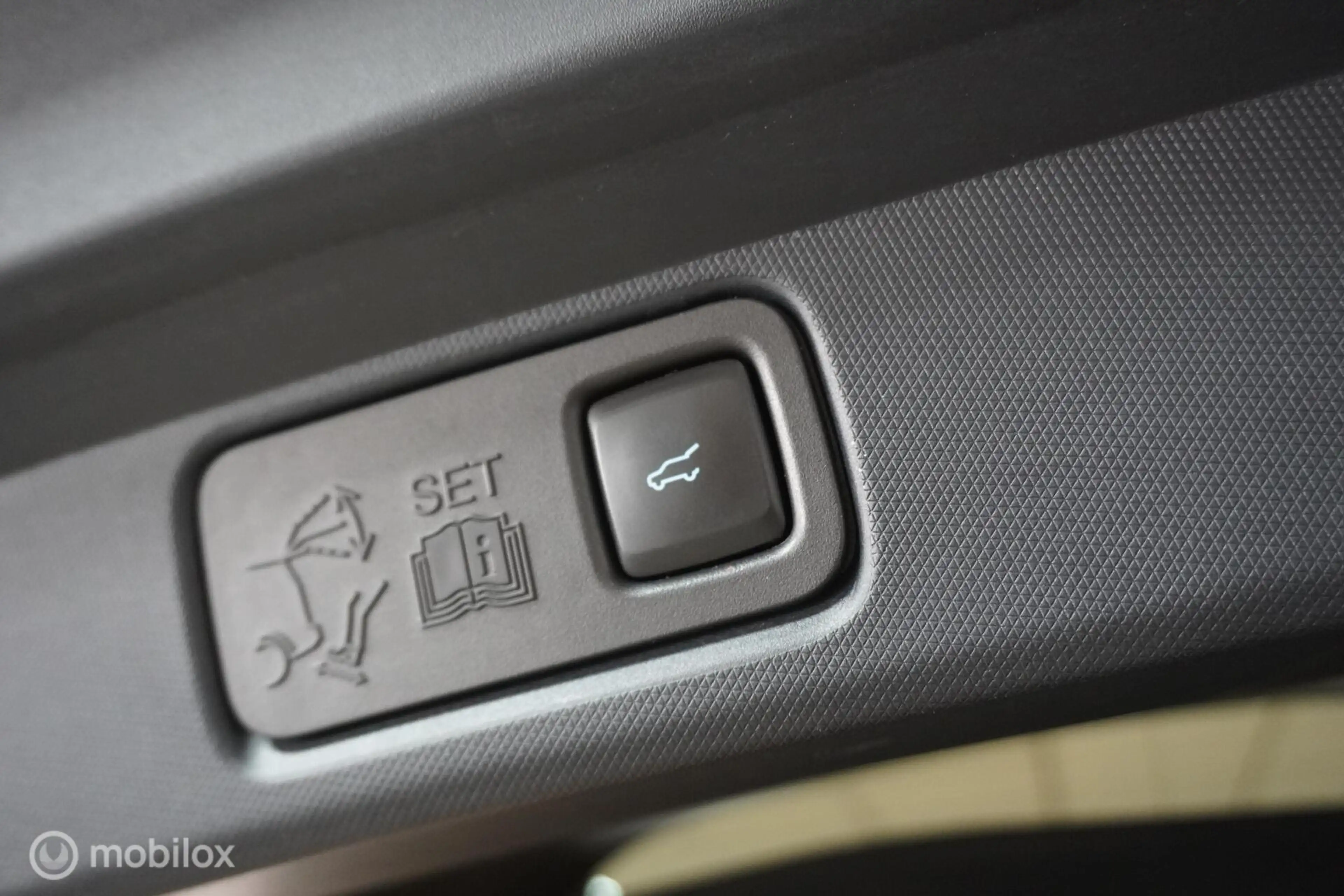 Ford Mustang Mach-E Premium AWD 75 kWh — photo 19