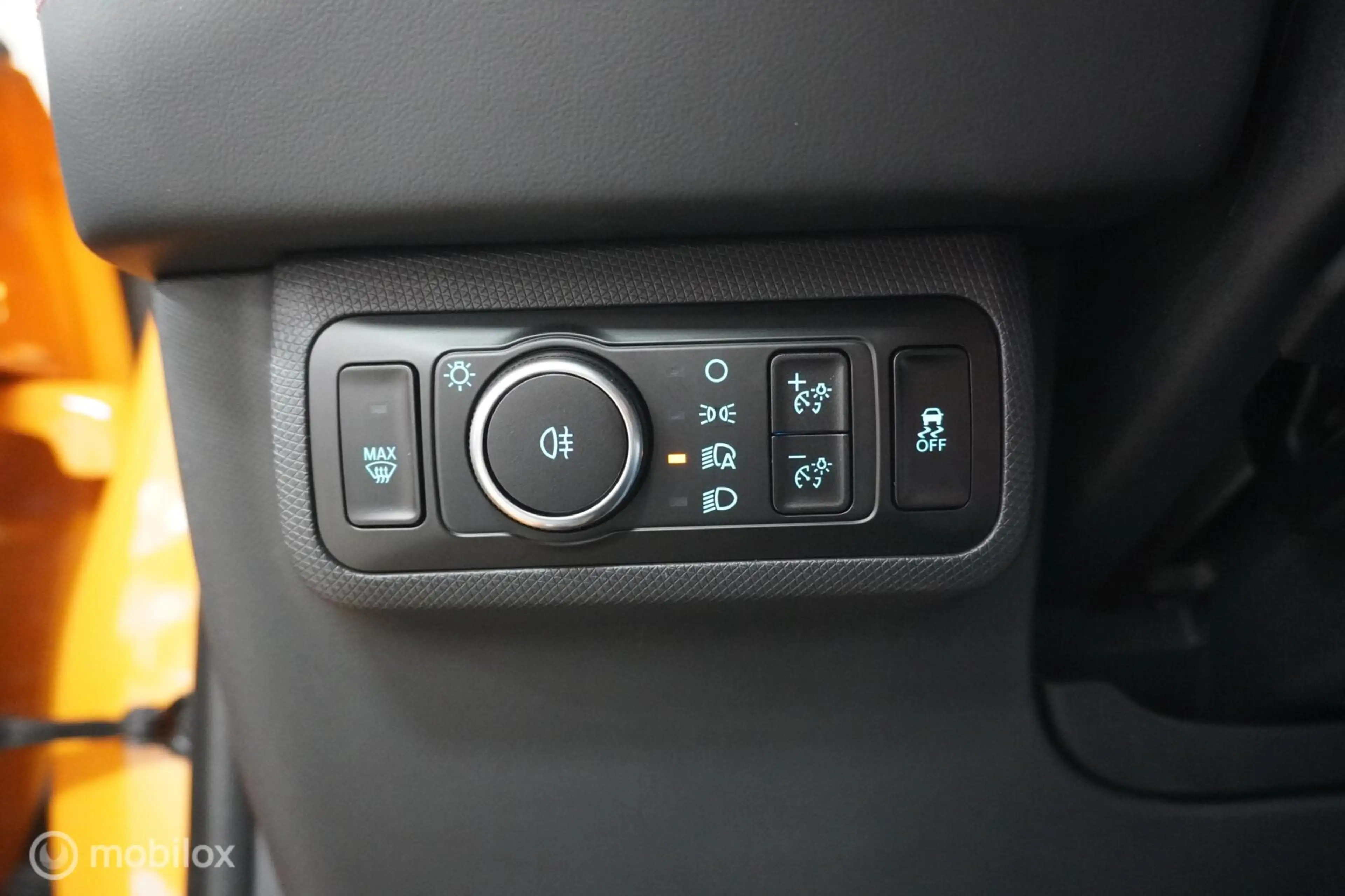 Ford Mustang Mach-E Premium AWD 75 kWh — photo 28