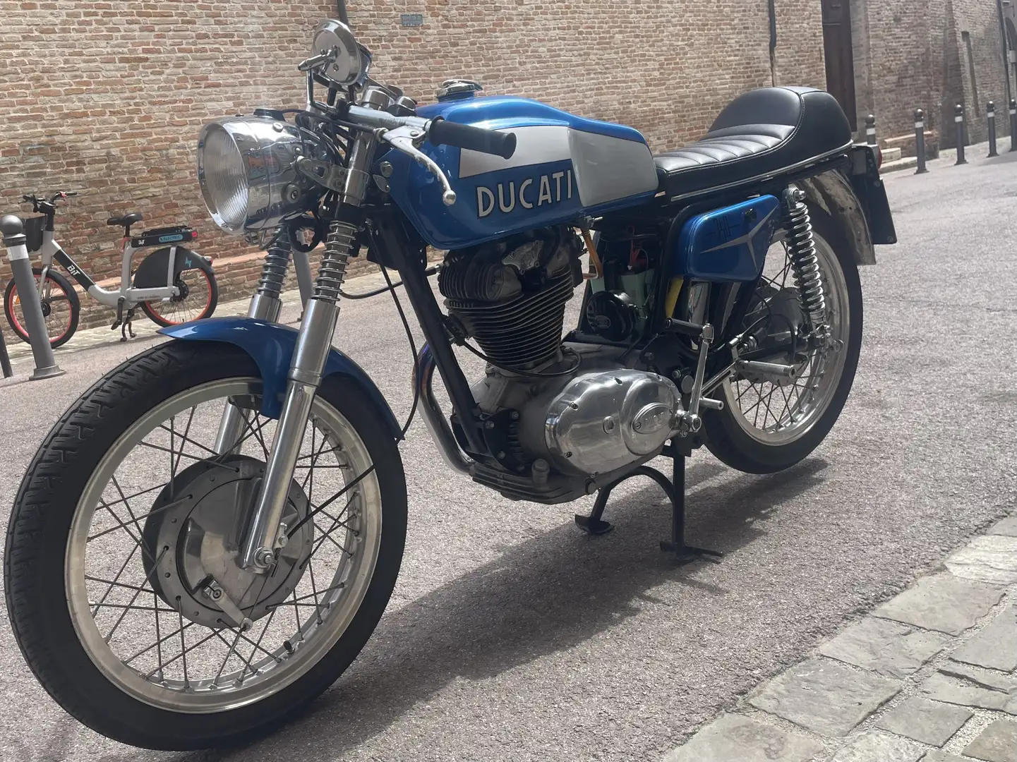 Ducati 350 Mark 3 - 2