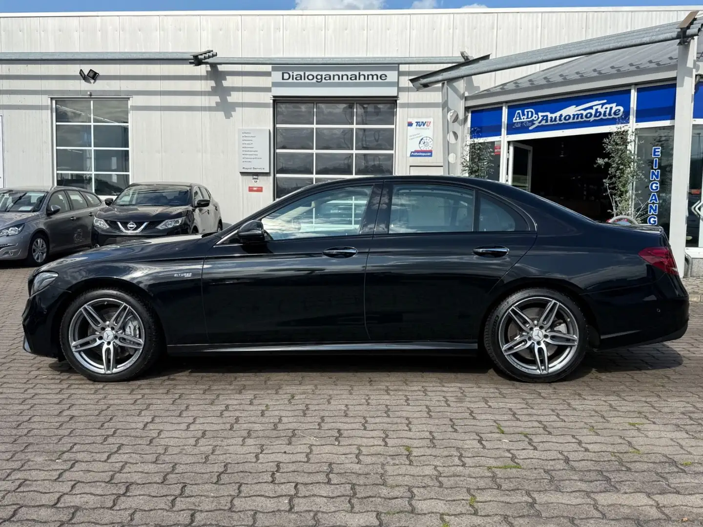 Mercedes-Benz E 43 AMG Lim. 4Matic Biturbo Multibeam LED Pano Schwarz - 2