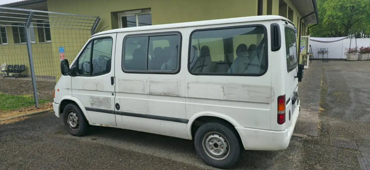 Ford Tourneo pulmino 9 posti, foto 1
