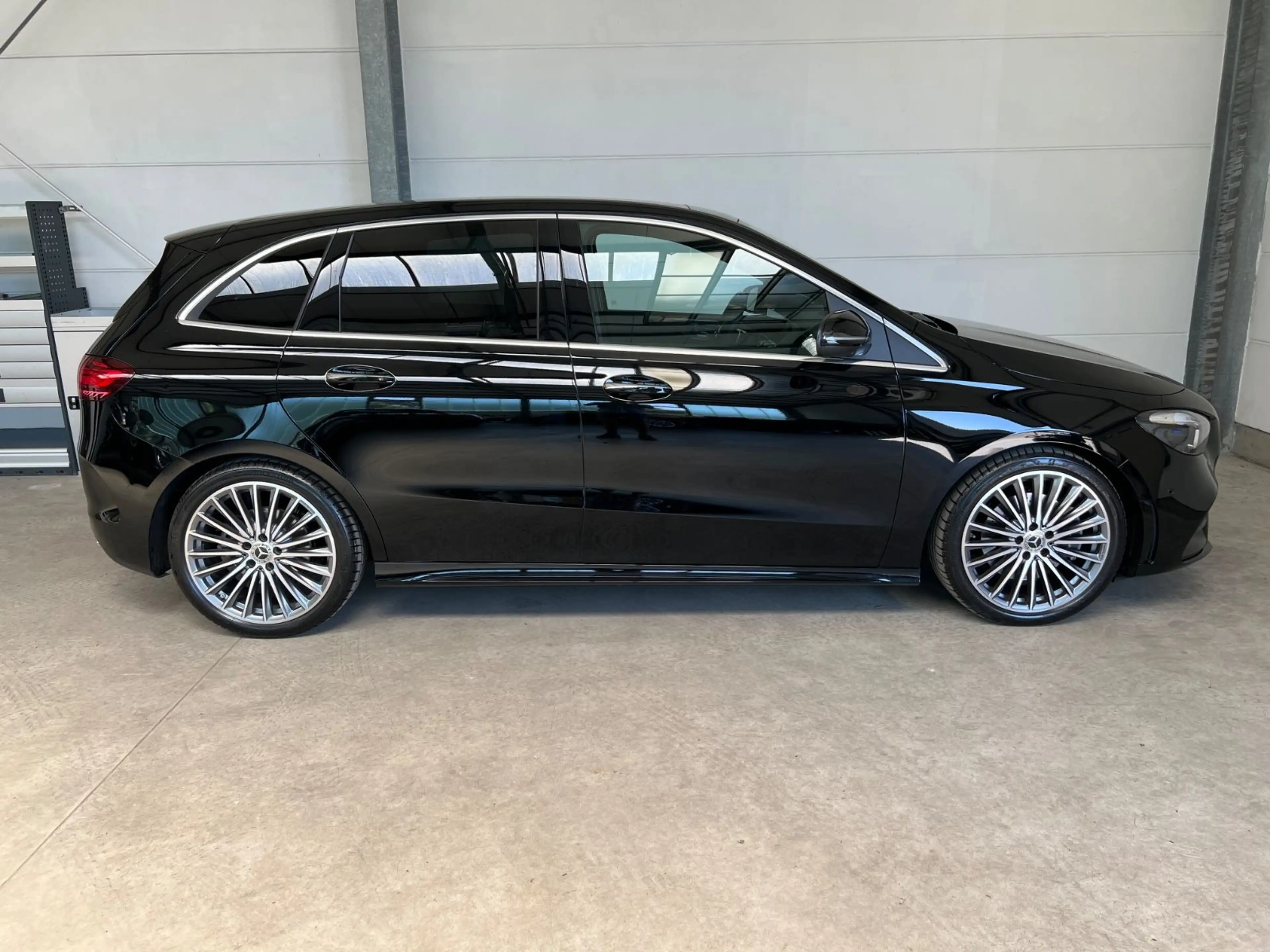 Mercedes-Benz B 220 B220d Aut. AMG-Line Premium Plus+AHK+MBUX+Vollau — photo 32