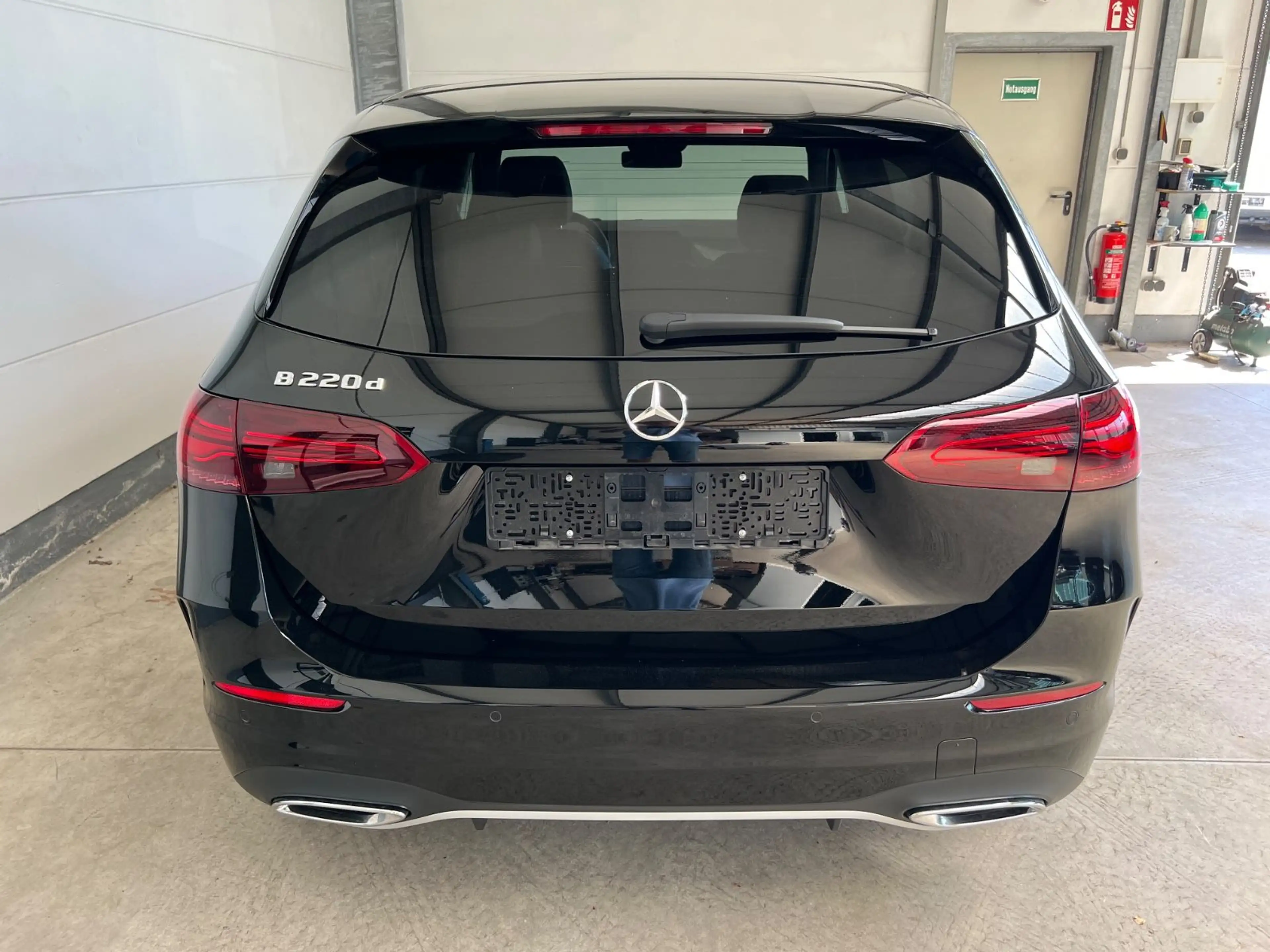 Mercedes-Benz B 220 B220d Aut. AMG-Line Premium Plus+AHK+MBUX+Vollau — photo 45