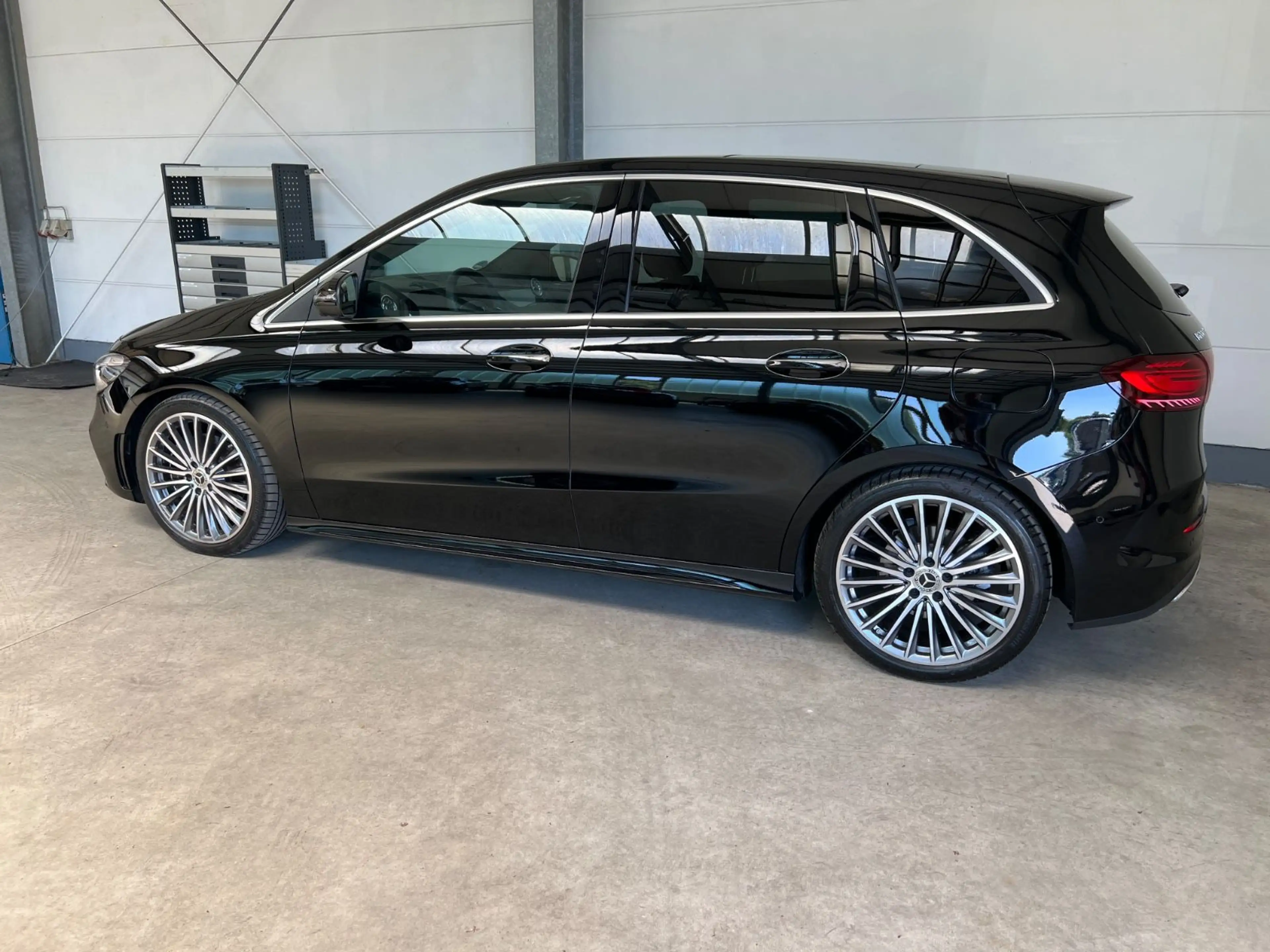 Mercedes-Benz B 220 B220d Aut. AMG-Line Premium Plus+AHK+MBUX+Vollau — photo 11