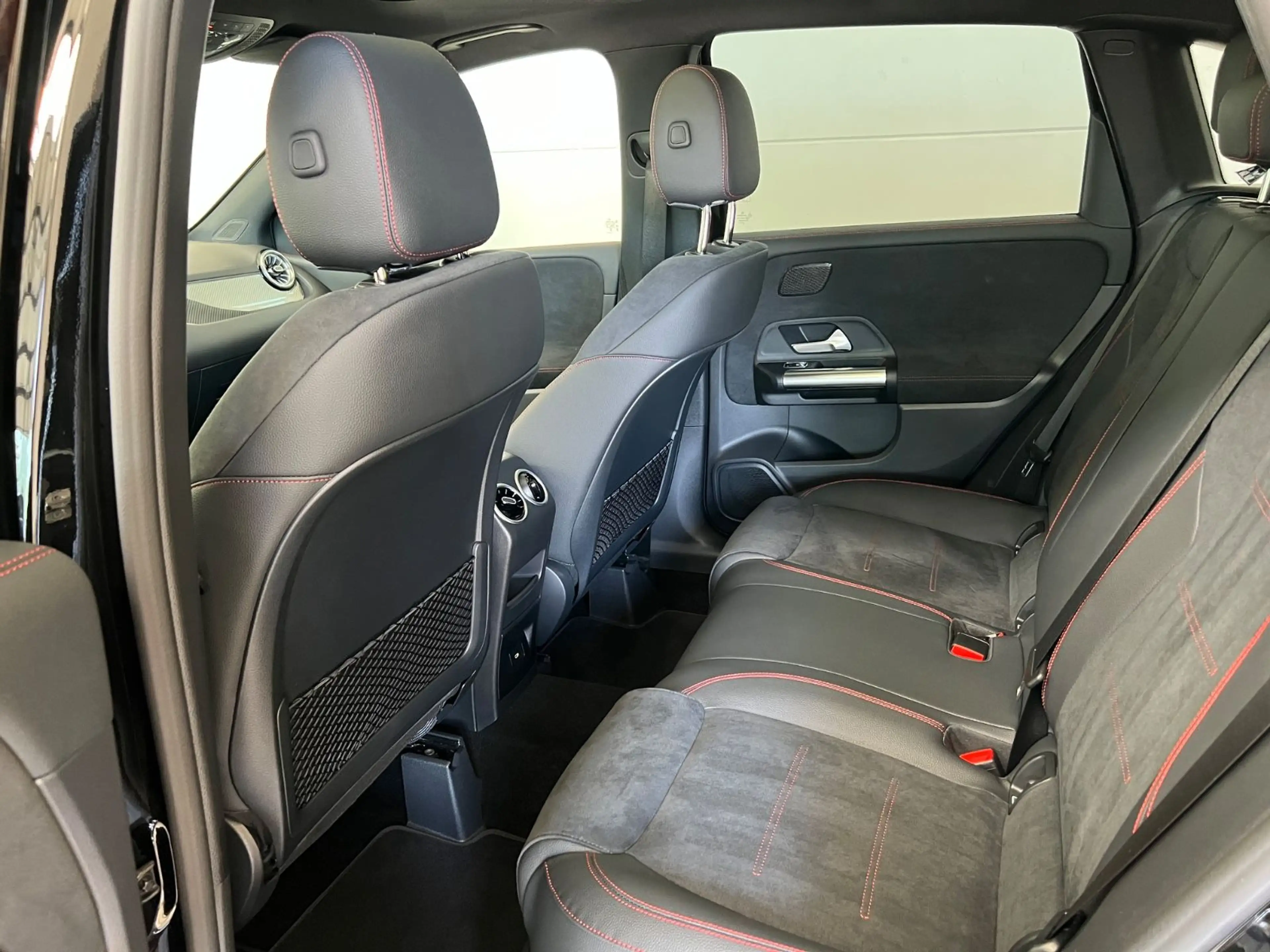 Mercedes-Benz B 220 B220d Aut. AMG-Line Premium Plus+AHK+MBUX+Vollau — photo 22