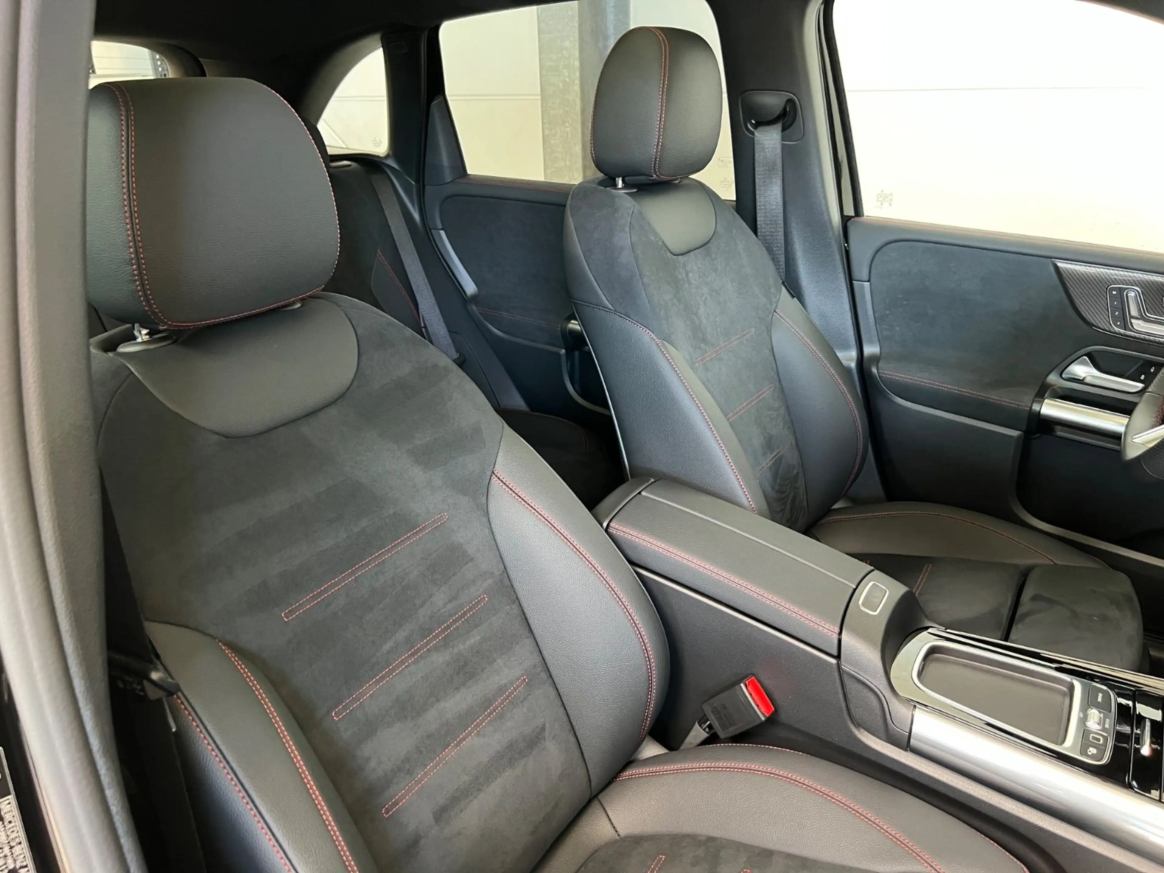 Mercedes-Benz B 220 B220d Aut. AMG-Line Premium Plus+AHK+MBUX+Vollau — photo 26