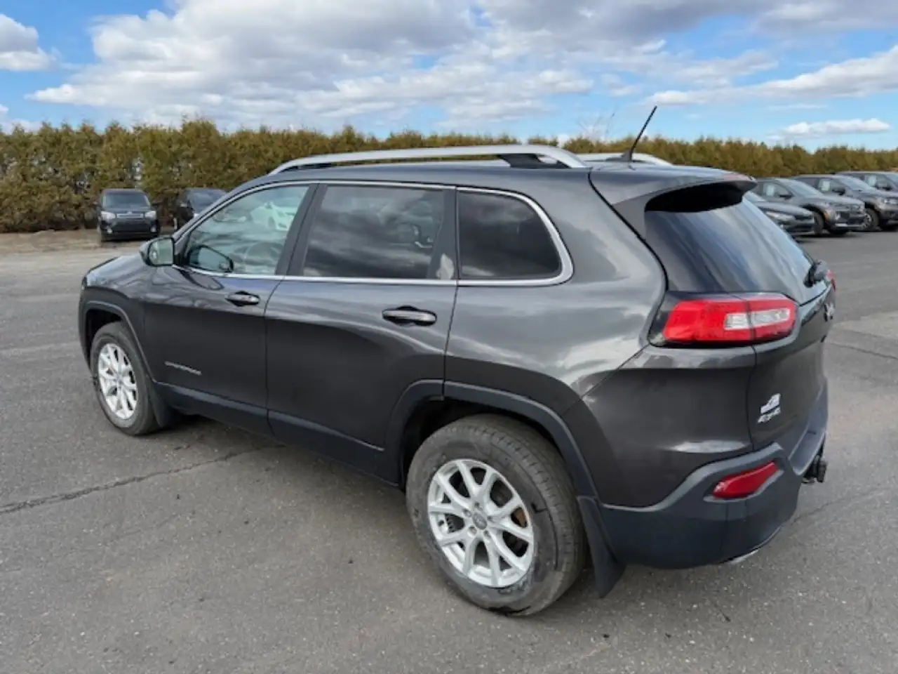 Jeep Cherokee снимка Jeep Cherokee
