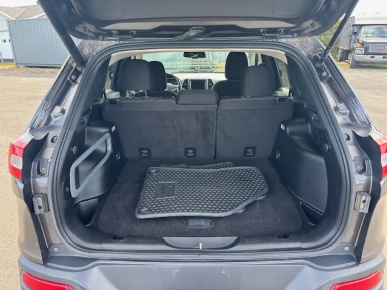Jeep Cherokee снимка Jeep Cherokee
