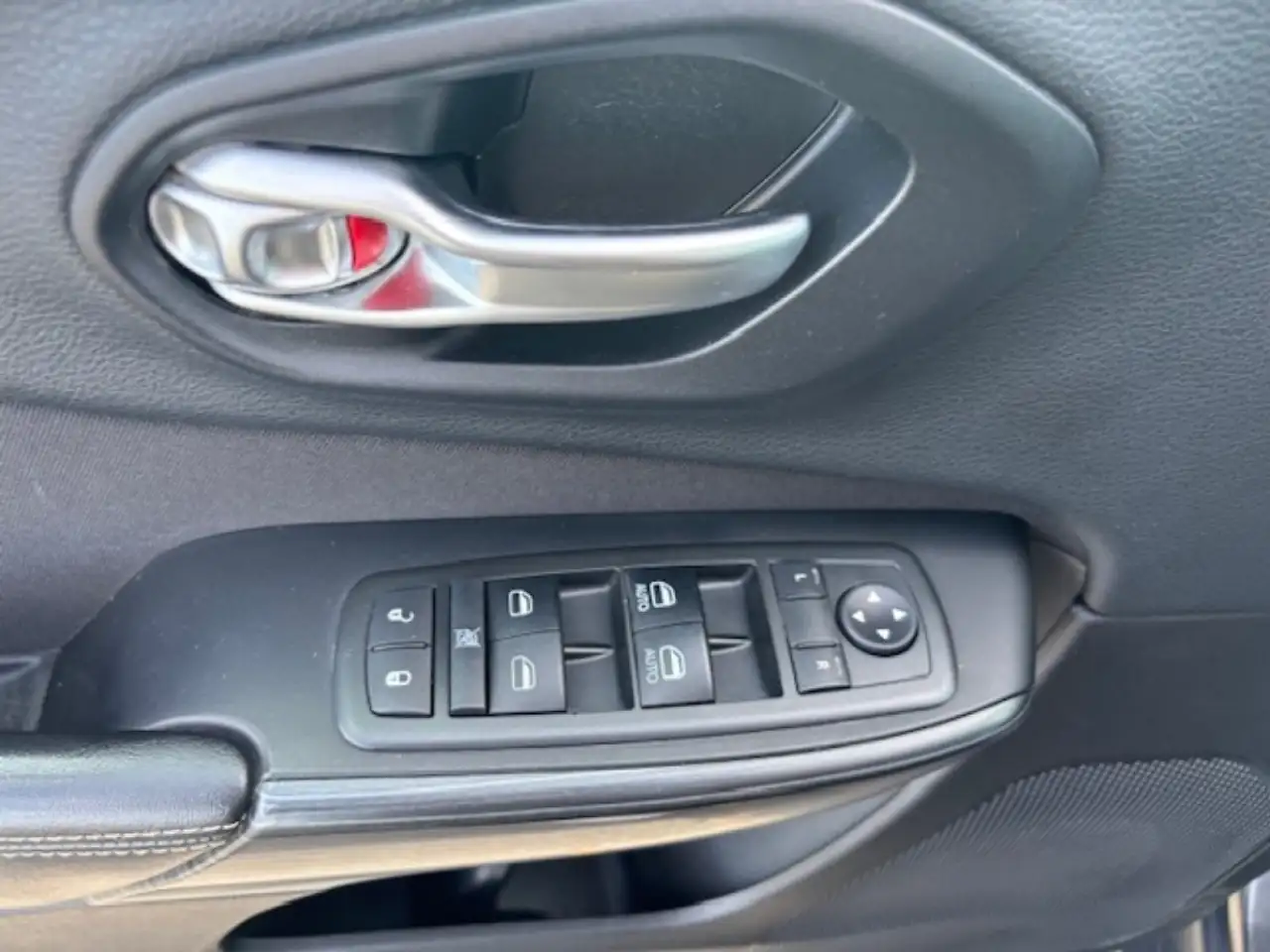 Jeep Cherokee снимка Jeep Cherokee