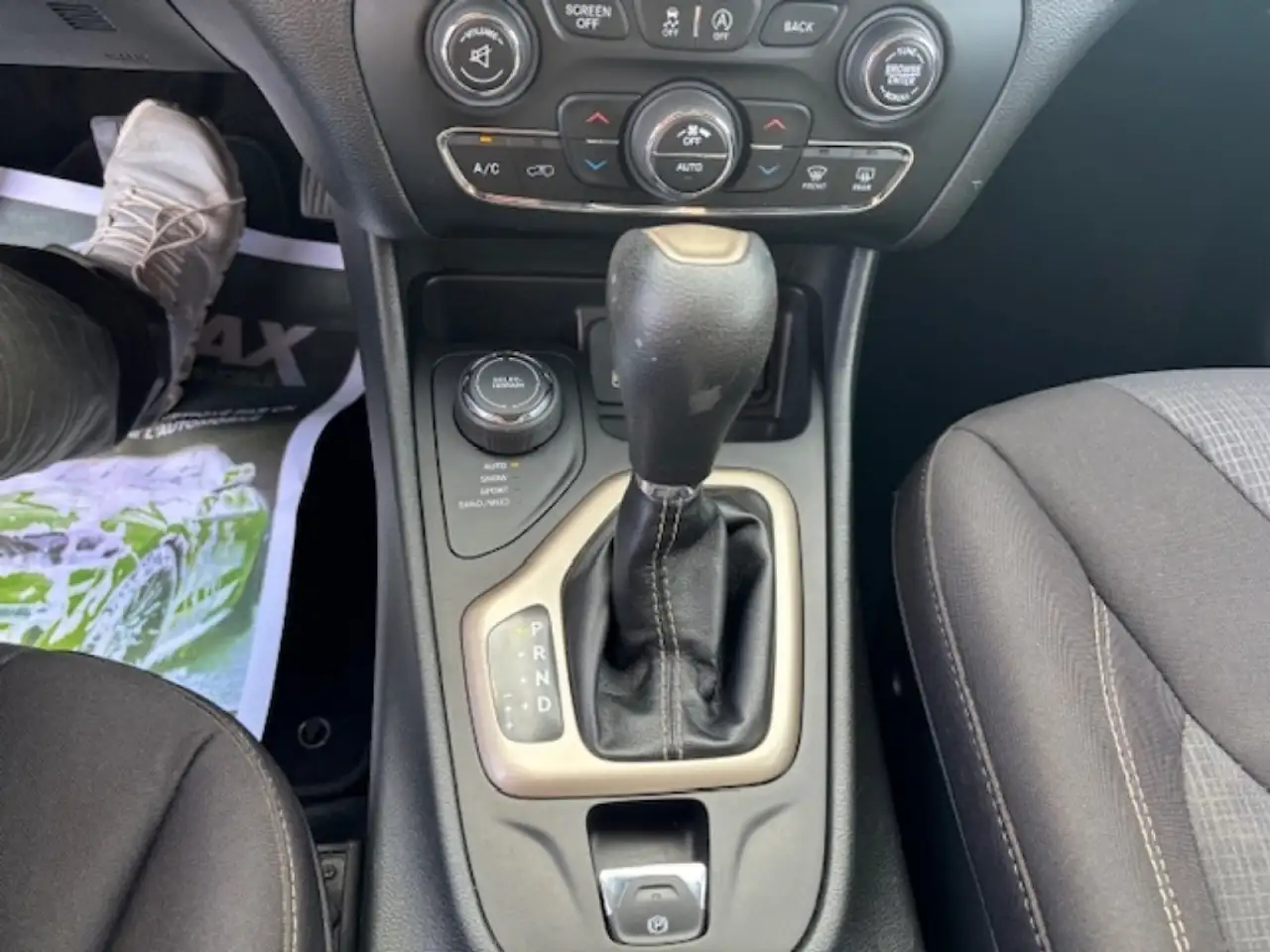 Jeep Cherokee снимка Jeep Cherokee