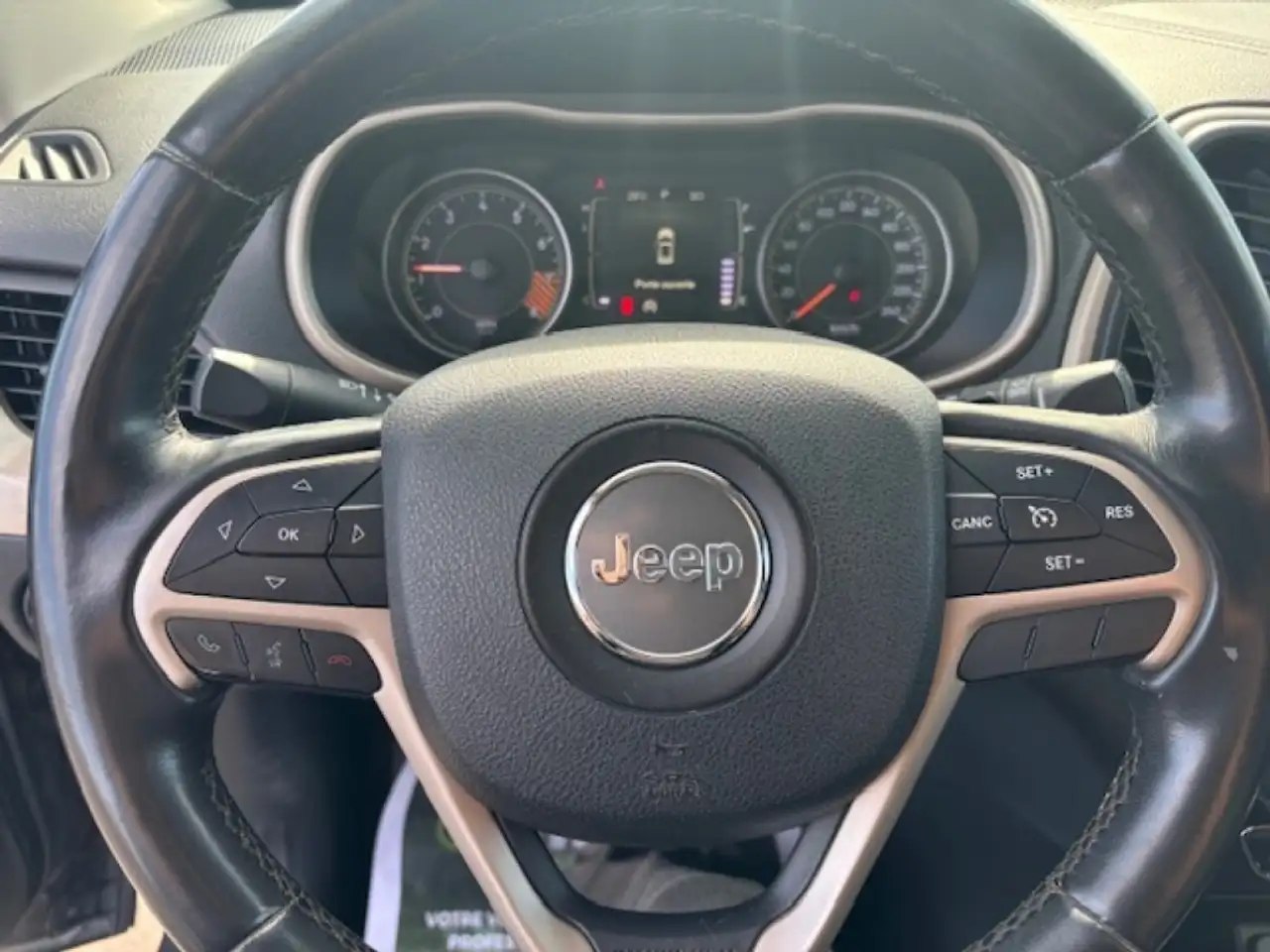 Jeep Cherokee снимка Jeep Cherokee