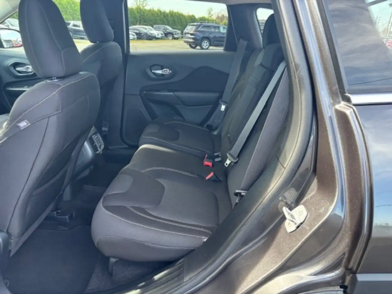 Jeep Cherokee снимка Jeep Cherokee