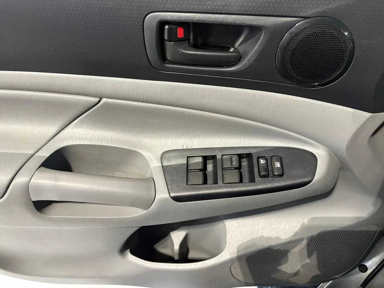 Toyota Tacoma снимка Toyota Tacoma