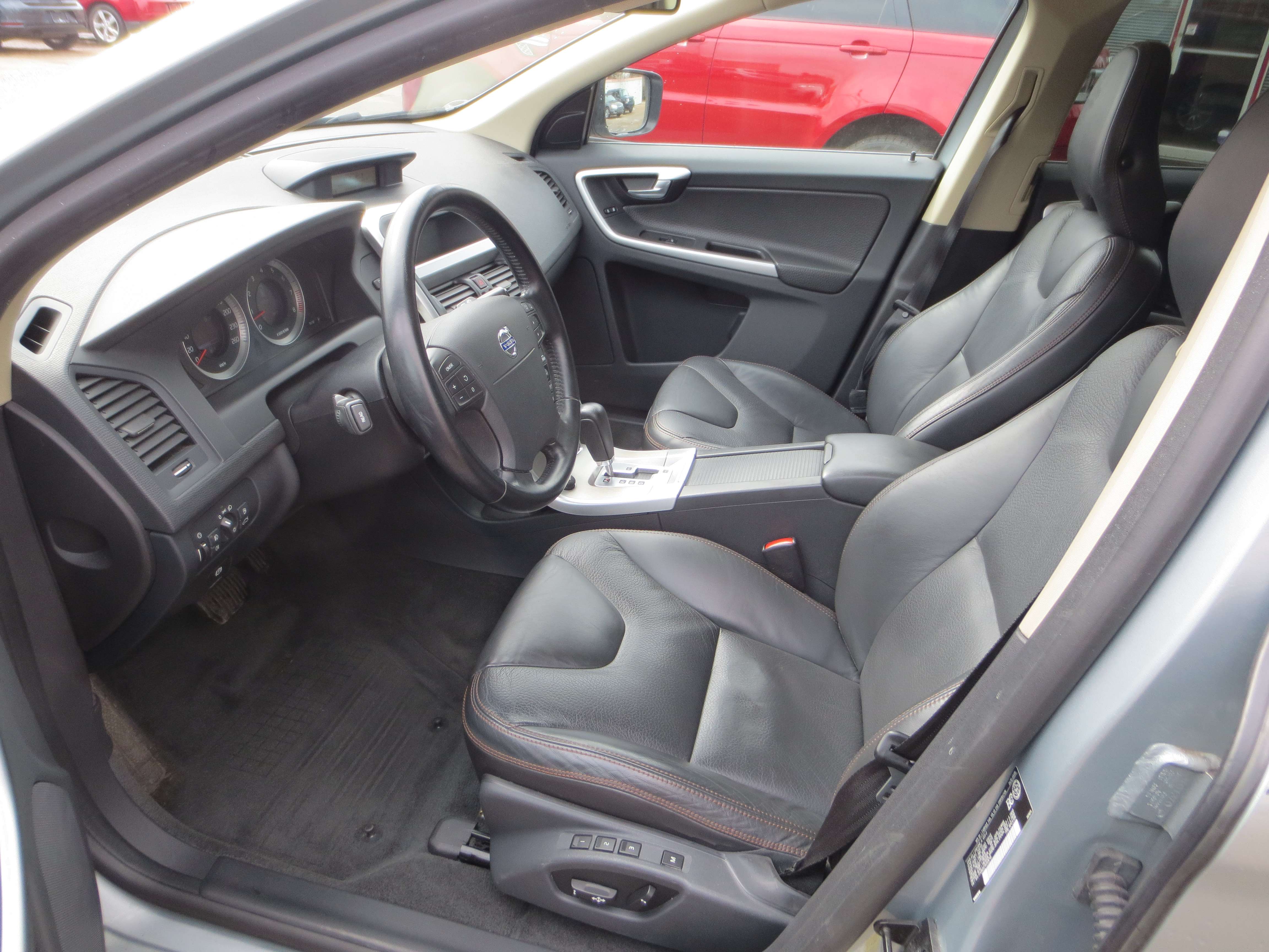2010 Volvo XC60 T6 AWD | Htd Lthr/Pano Roof/Bluetooth/USB ~ Carfax thumb 9