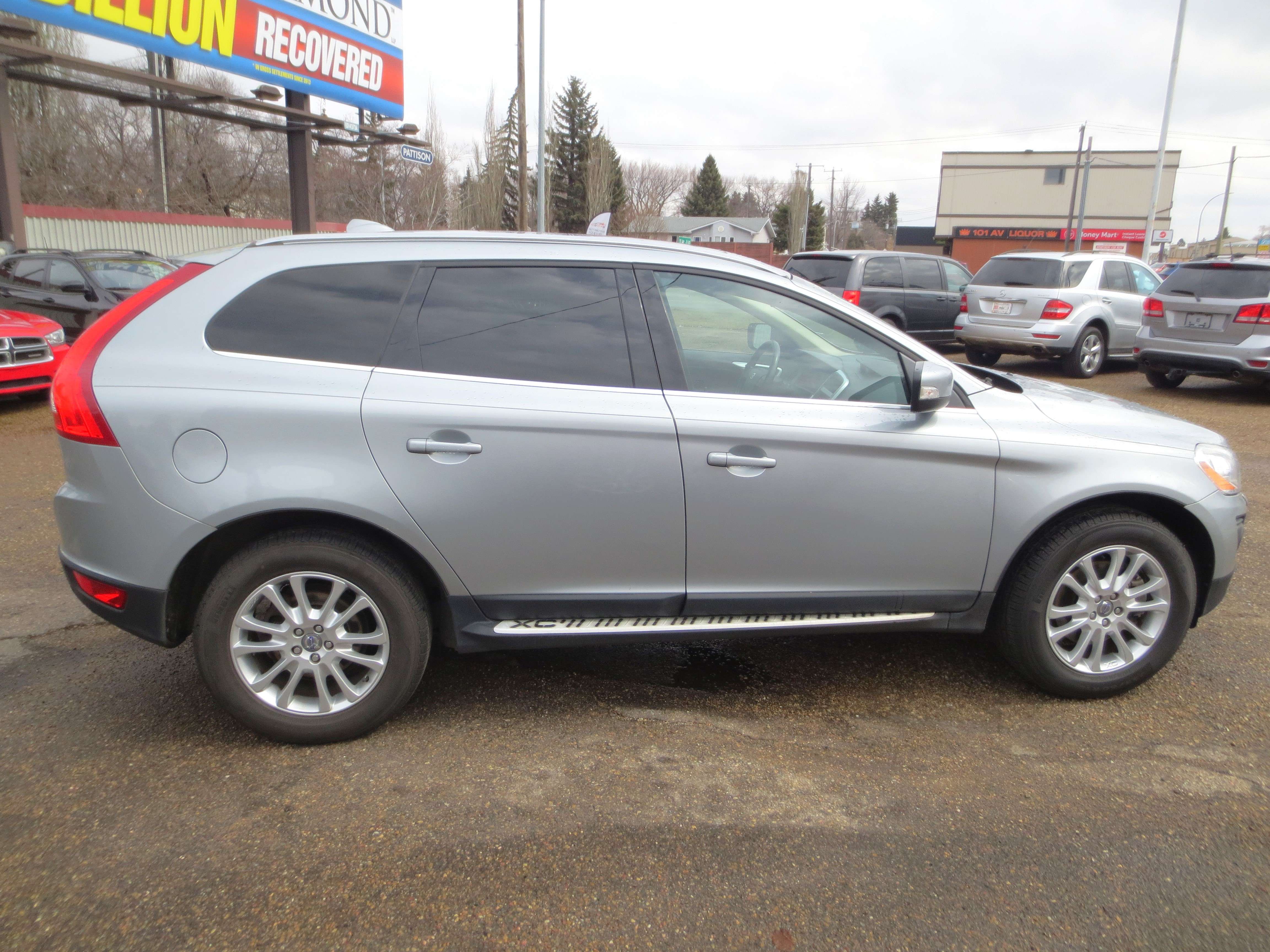 2010 Volvo XC60 T6 AWD | Htd Lthr/Pano Roof/Bluetooth/USB ~ Carfax alt 2
