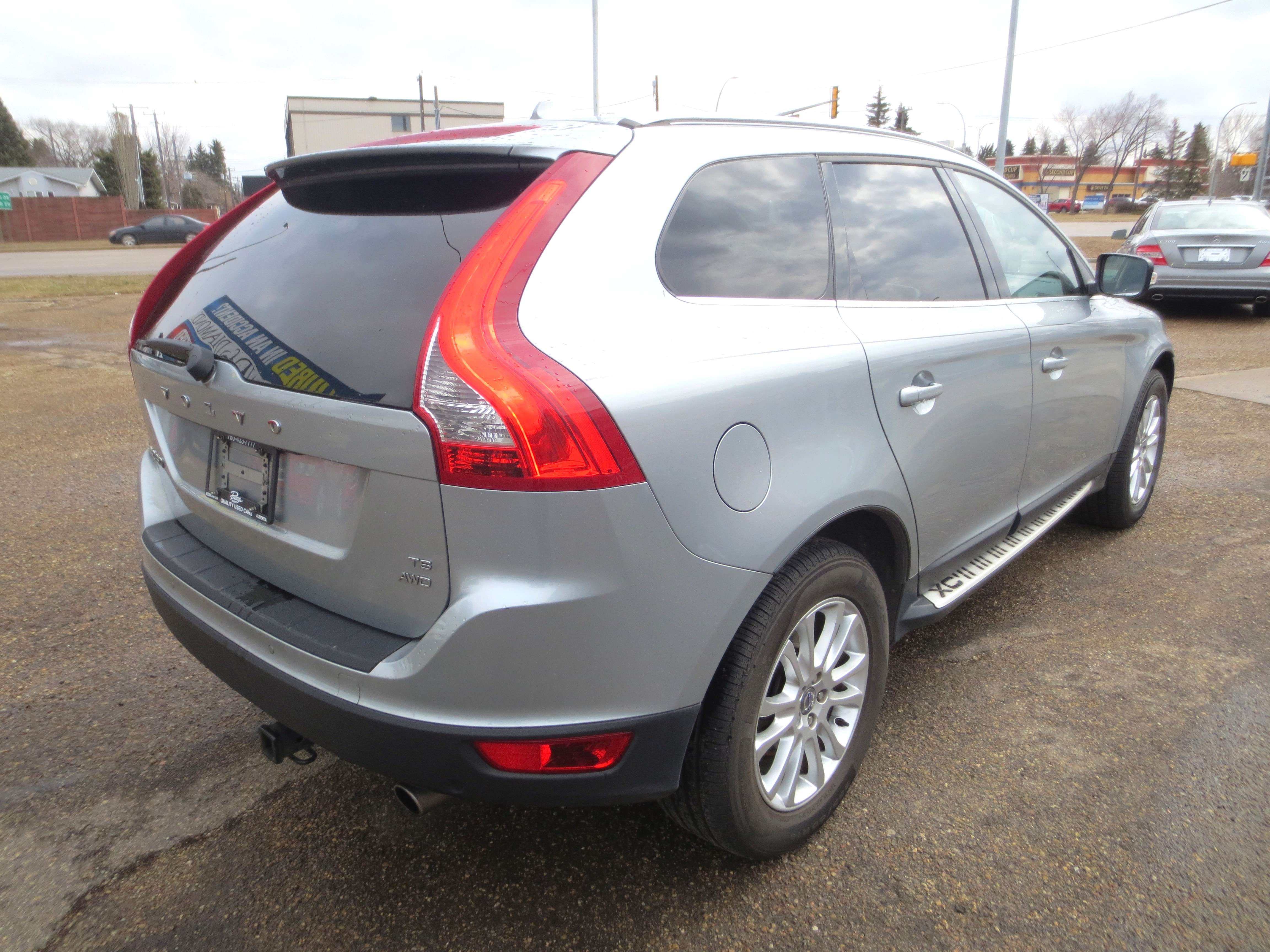 2010 Volvo XC60 T6 AWD | Htd Lthr/Pano Roof/Bluetooth/USB ~ Carfax alt 3