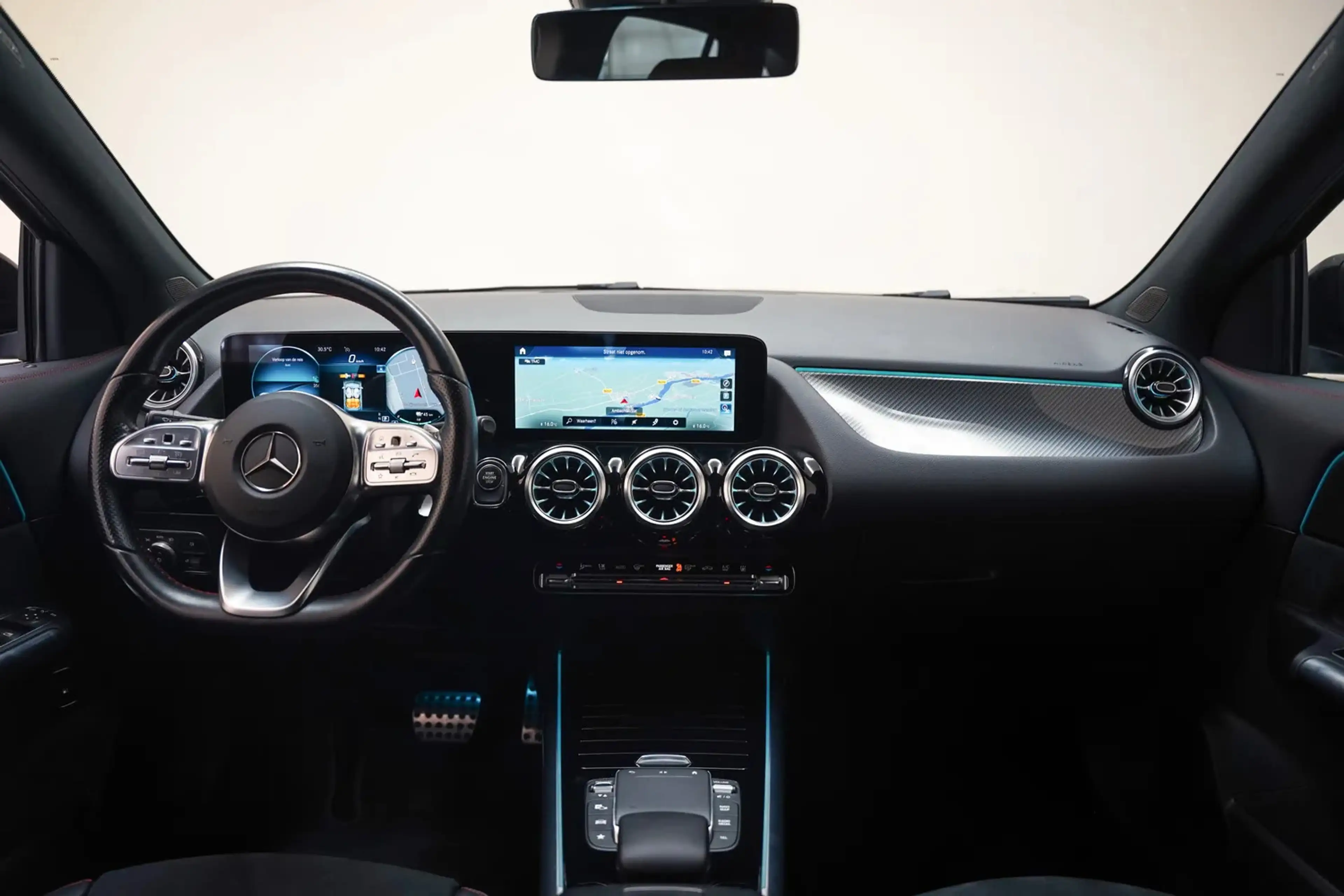 Mercedes-Benz GLA 250 250e AMG Line Aut. [ Panoramadak Sfeerverlichting — photo 4