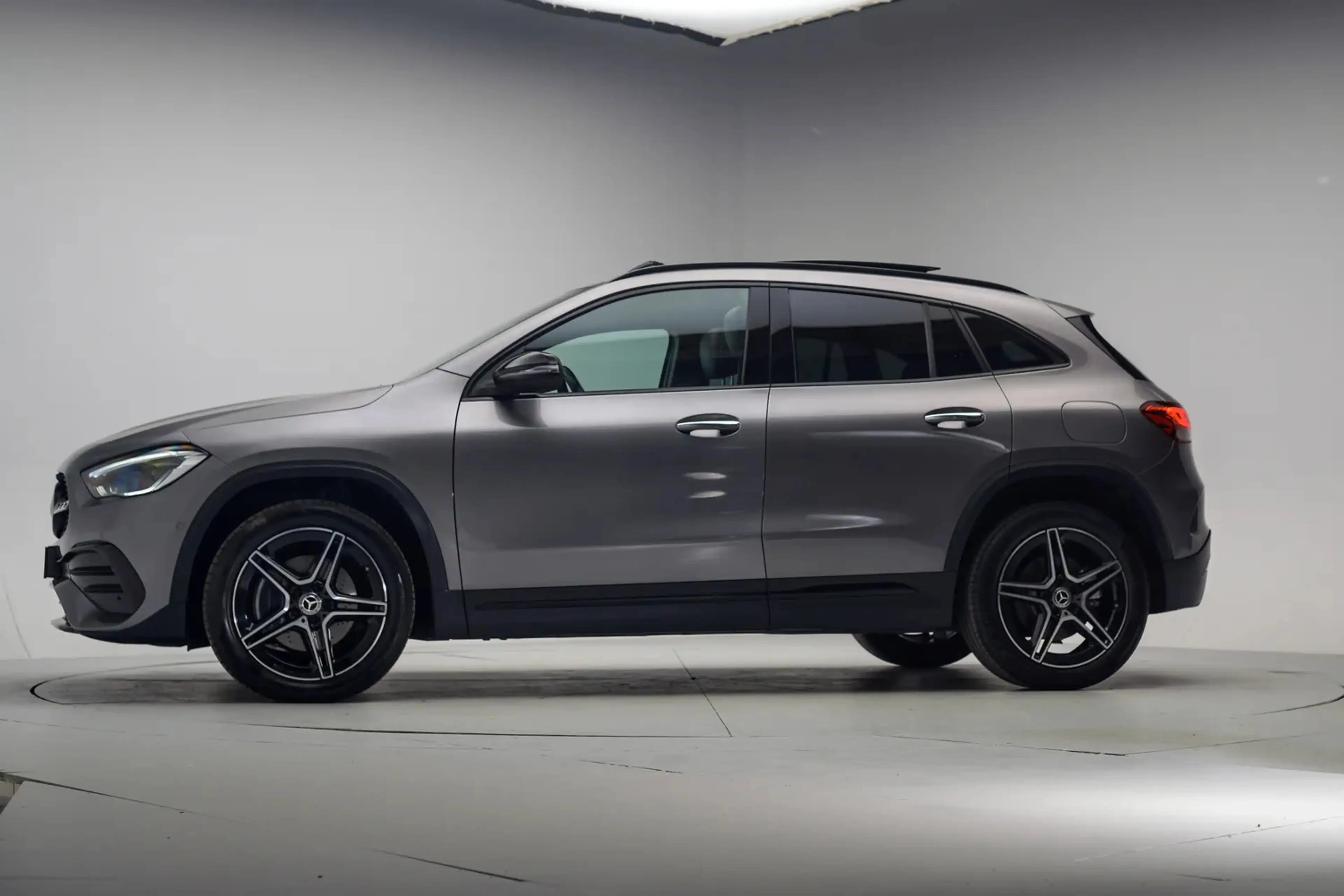 Mercedes-Benz GLA 250 250e AMG Line Aut. [ Panoramadak Sfeerverlichting — photo 2
