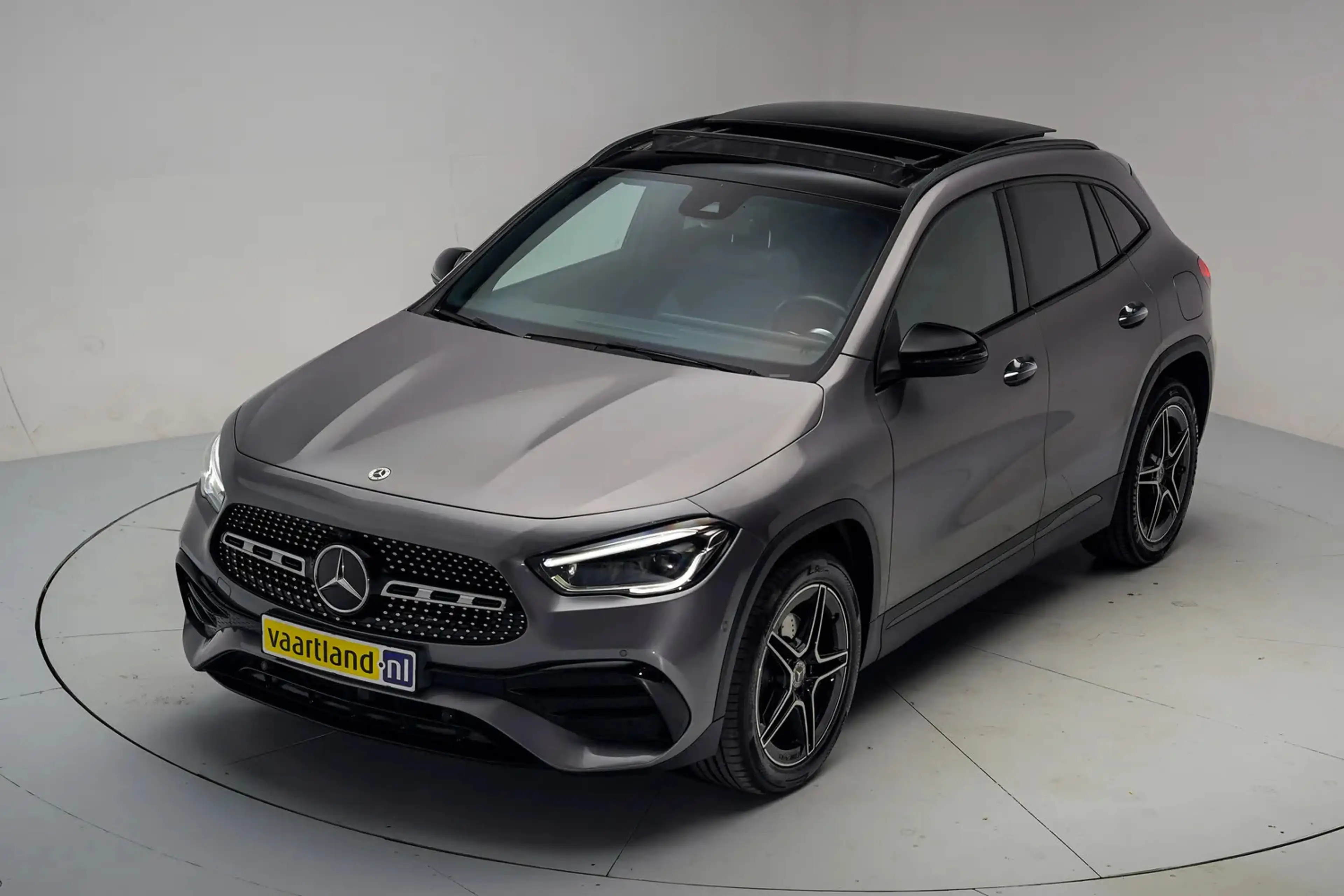 Mercedes-Benz GLA 250 250e AMG Line Aut. [ Panoramadak Sfeerverlichting — photo 14