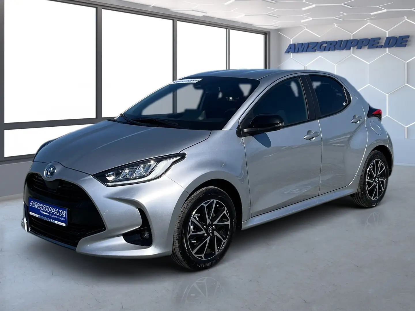 Toyota Yaris Hybrid 2ZonenKlimaauto+Teilleder+Winterpak Zilver - 2