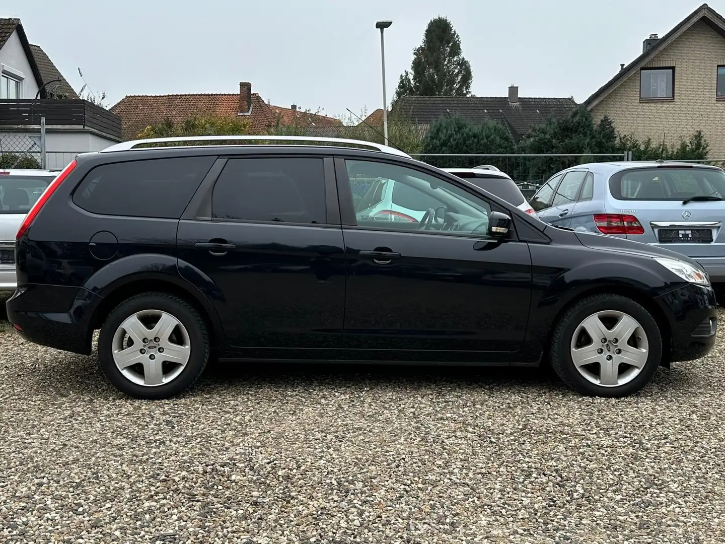 Ford Focus 1.6 Style Scheckheft bei Ford Zahnriemen Klima Schwarz - 2