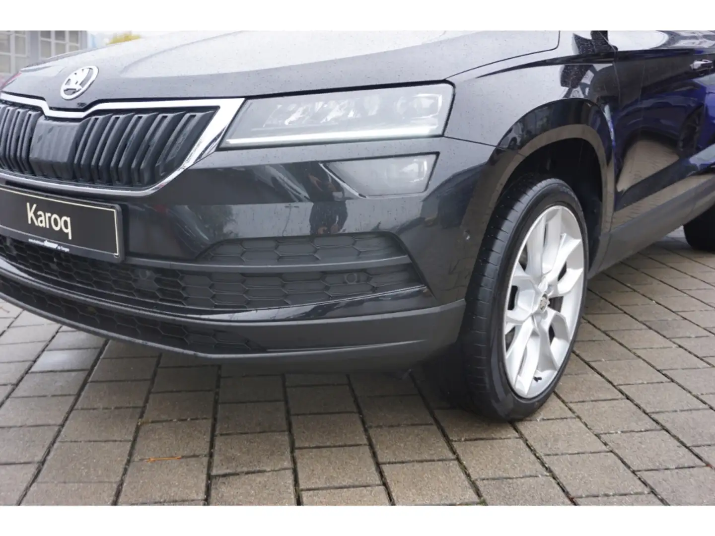 Skoda Karoq 2.0 TDI Style 4x4 DSG AHK Navi LED ACC Kamera SHZ Schwarz - 2