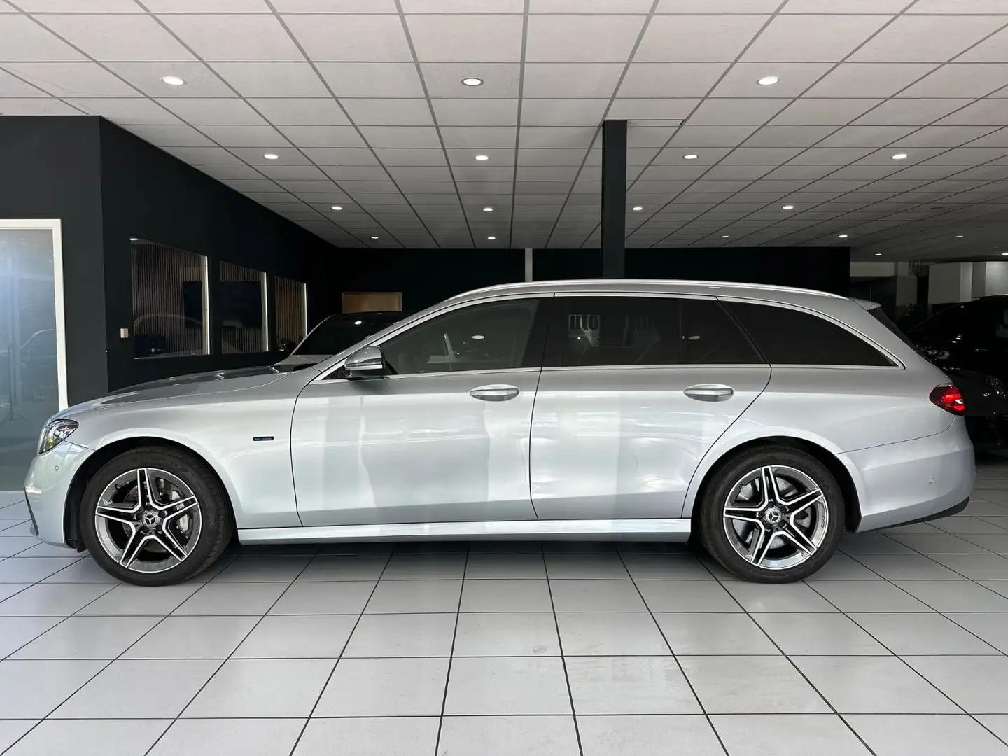 Mercedes-Benz E 300 de*AMG-LINE*PANO*DISTRONIC*HEADUP*KEY*MBEAM Argent - 2