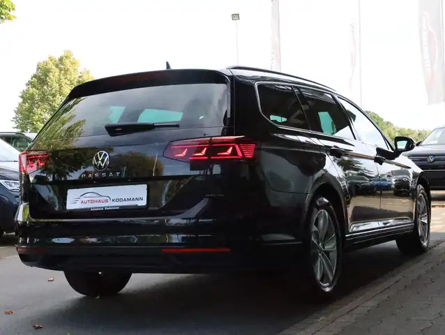 Volkswagen Passat view 11