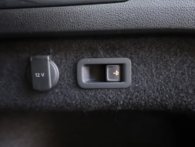Volkswagen Passat view 13