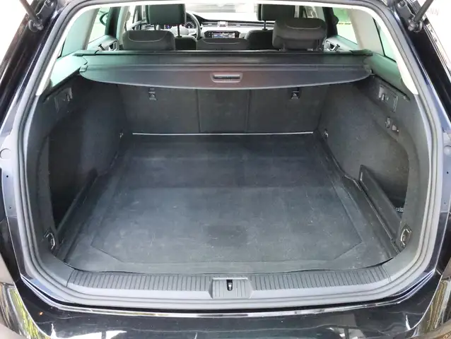 Volkswagen Passat view 12