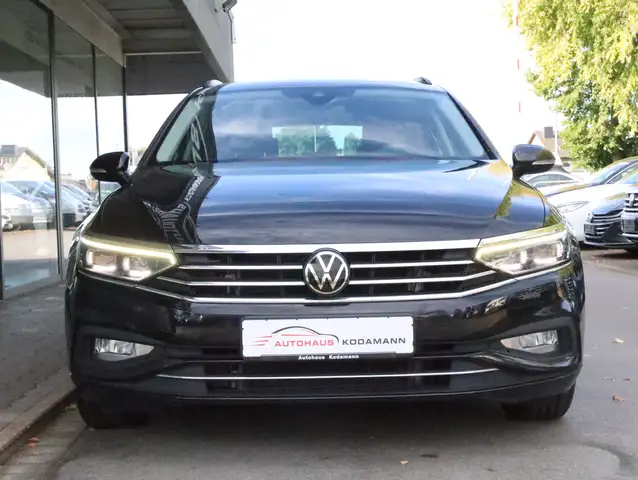 Volkswagen Passat view 4