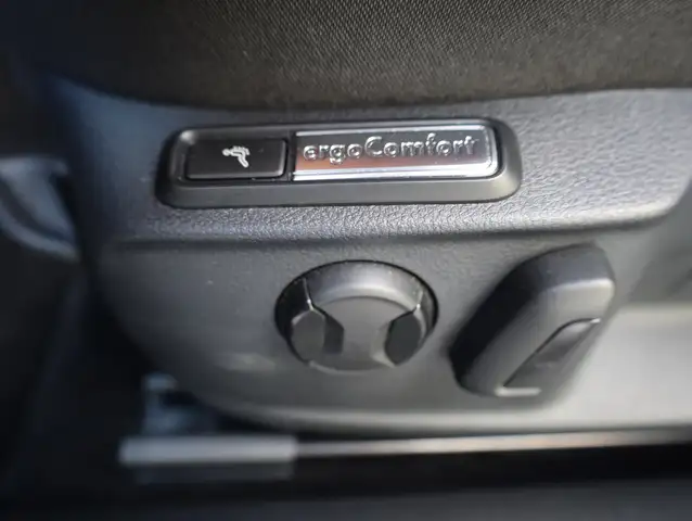 Volkswagen Passat view 15