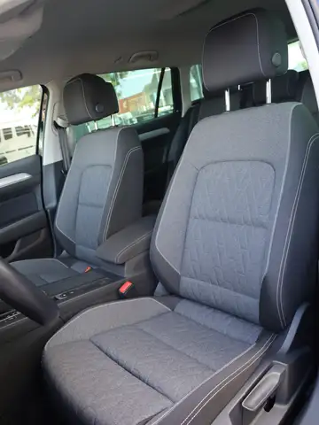 Volkswagen Passat view 14