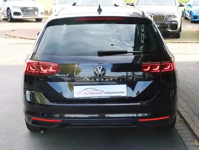 Volkswagen Passat view 9