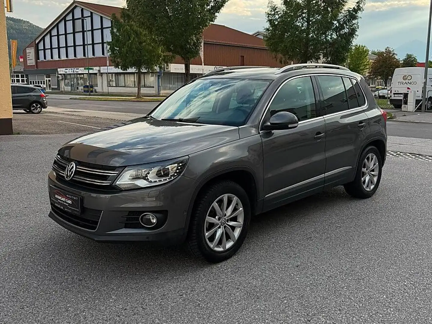 Volkswagen Tiguan 4Motion Sky DPF DSG Grau - 1