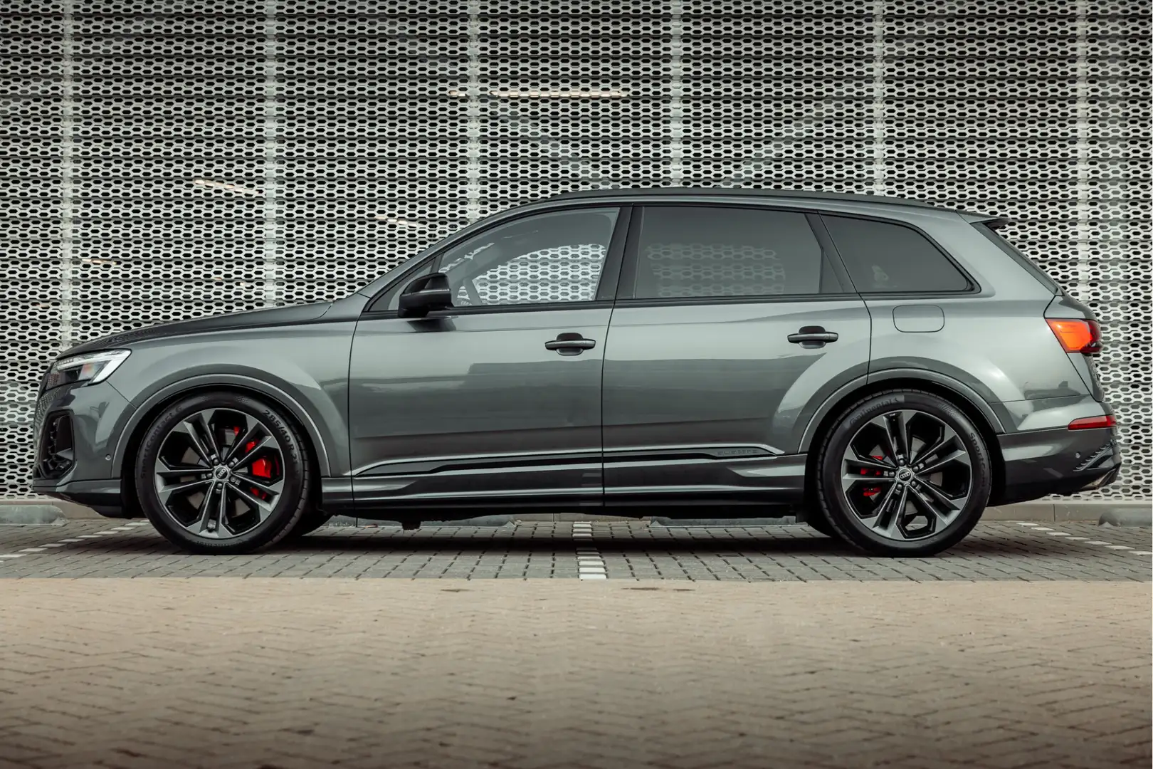 Audi Q7 60 TFSI e 490pk quattro Pro Line S Competition | P Grau - 2