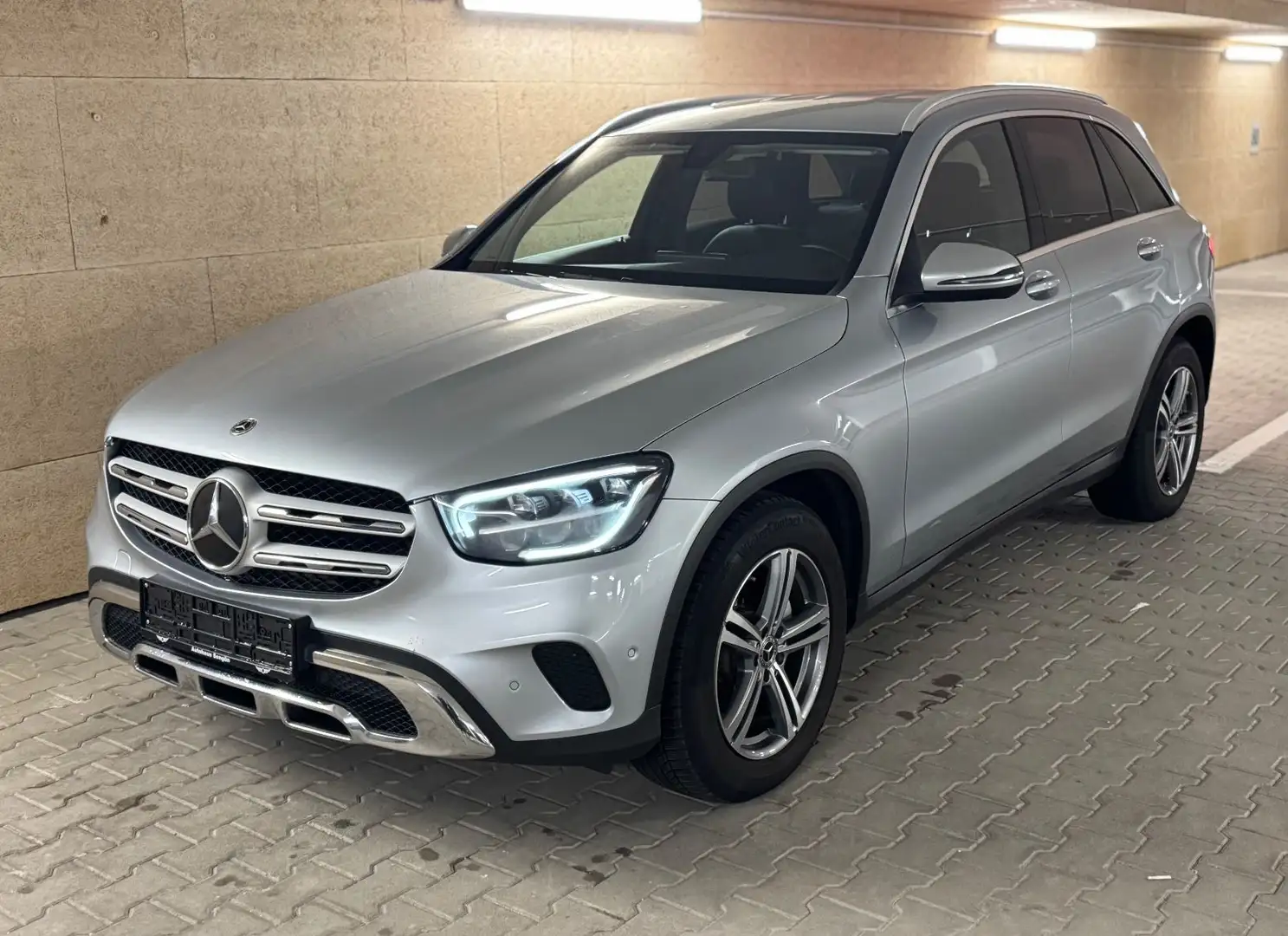 Mercedes-Benz GLC 200 d EXKLUSIVE BURM LED KAM DISTRONIC AHK Argent - 1