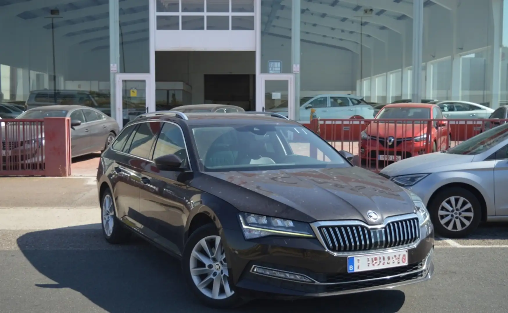 Skoda Superb 2.0TDI AdBlue Style DSG 110kW Marrón - 2