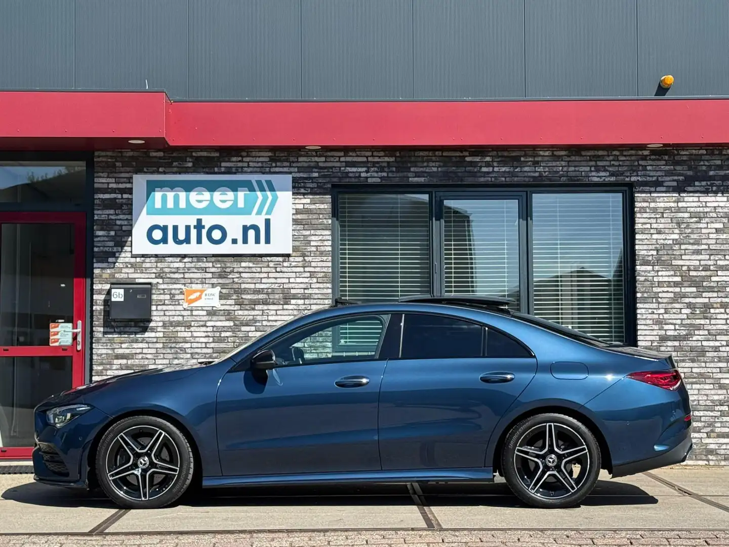 Mercedes-Benz CLA 200 Bus Solution AMG PANO l SFEER l MATRIX l CAMERA l Bleu - 2