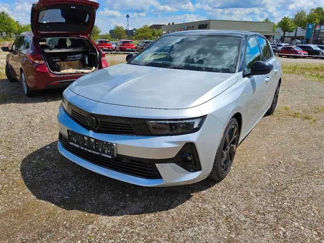 Opel Astra view 4