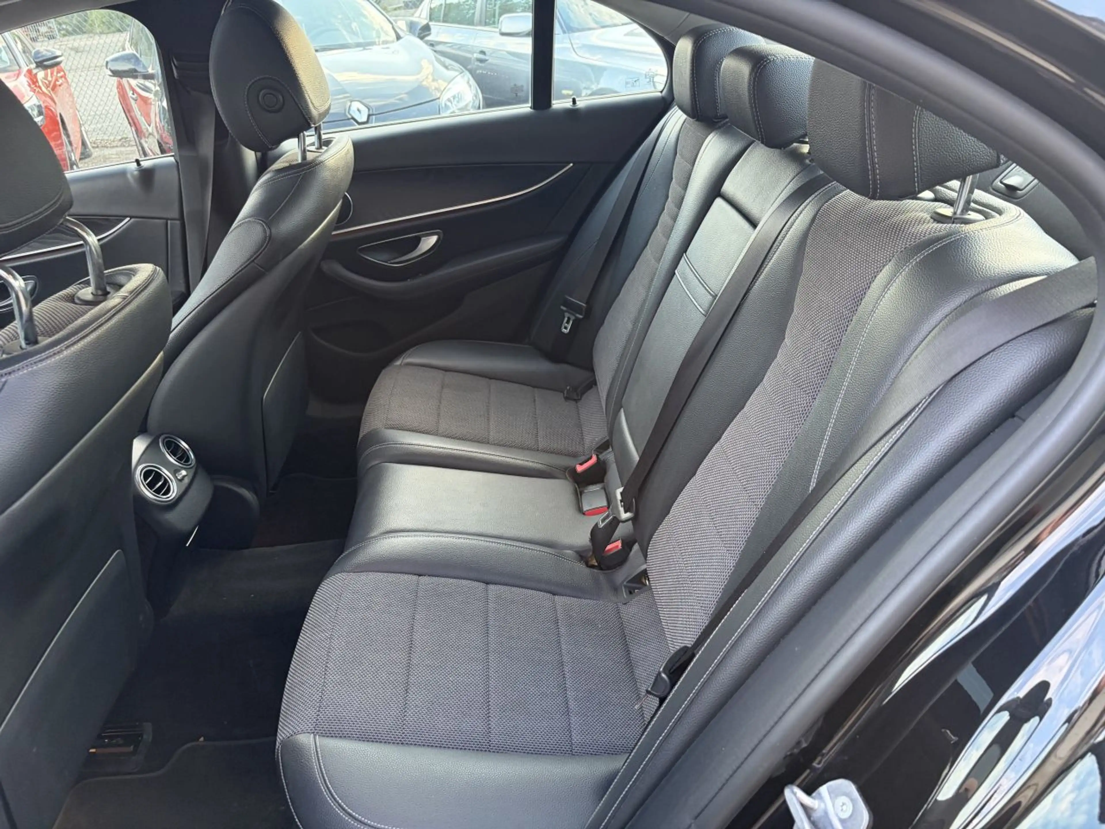 Mercedes-Benz E 350 350d Premium Plus AUTOMAAT sedan — photo 9