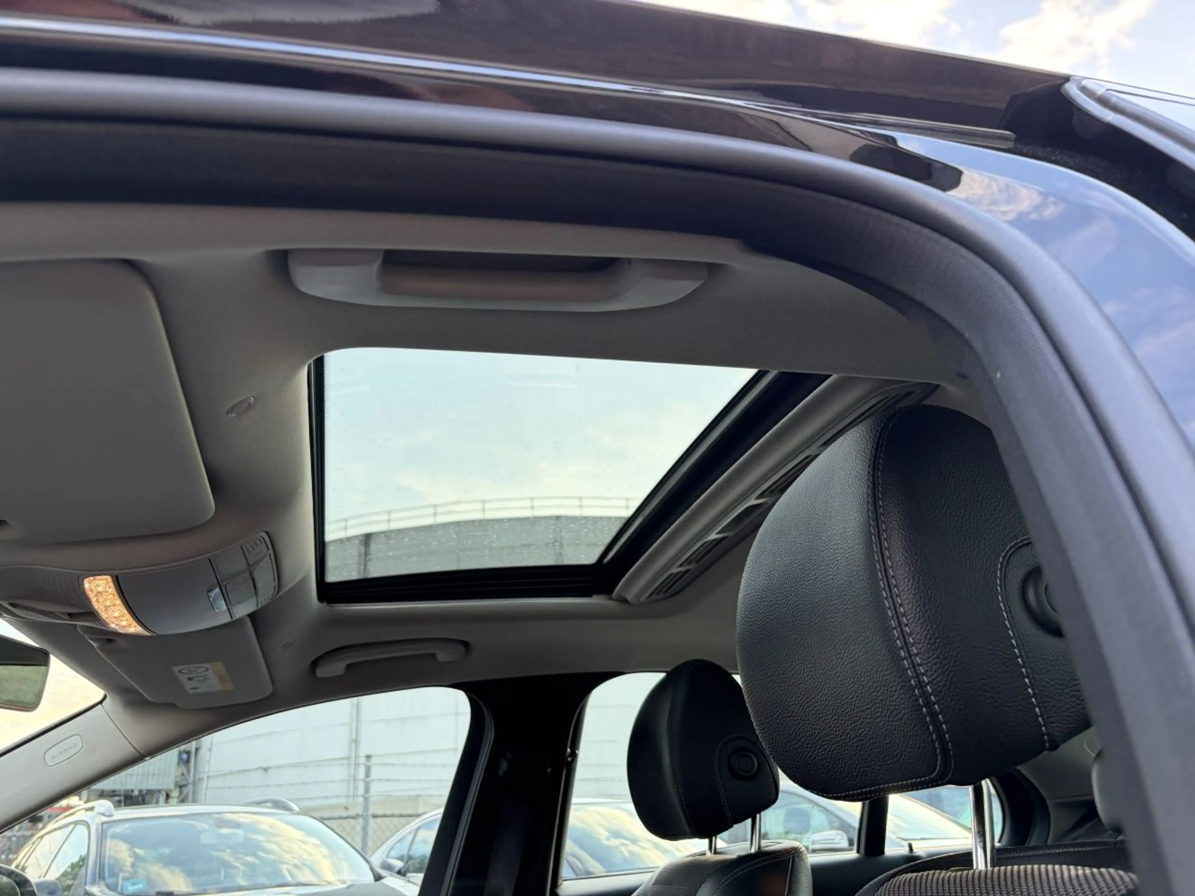 Mercedes-Benz E 350 350d Premium Plus AUTOMAAT sedan — photo 12
