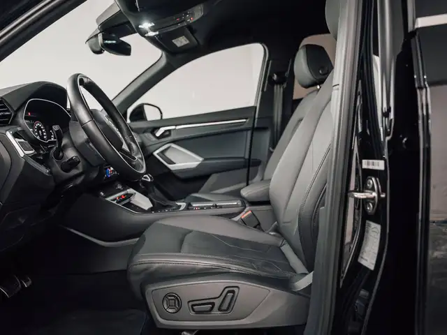 Audi Q3 view 12