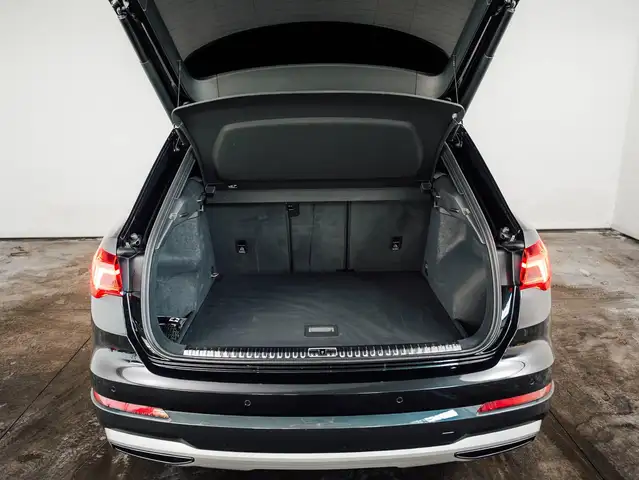 Audi Q3 view 7