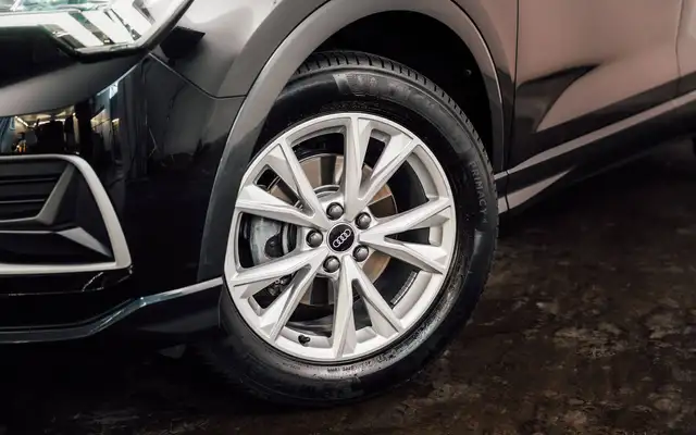 Audi Q3 view 6